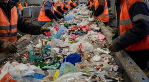 Nem 10% dos plásticos são reciclados - OCDE faz apelo em favor de solução global