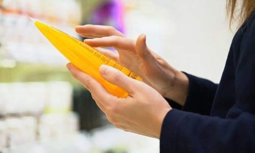 UE flexibiliza normas sobre substâncias perigosas em cosméticos