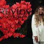  Ciara, a nova embaixadora global da marca Revlon, no evento RevlonXCiara Launch em Nova York. (Foto: Business Wire)