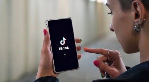 EUA denuncia TikTok por violar privacidade de menores