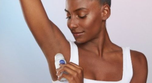 Nivea promove antitranspirantes com fórmula Derma & Proteção Ativa