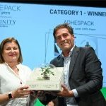 A Adhespack levou o prêmio Luxe Pack in green categoria "Melhor Inovação em Embalagem Sustentável", com sua solução para amostras de perfume inteiramente realizada em papel.