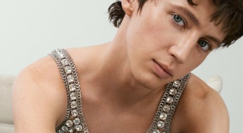 Troye Sivan nomeado como embaixadora global da marca de maquiagem Rabanne