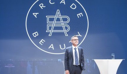 Arcade Beauty faz dez anos e celebra novo perfil estratégico em Paris