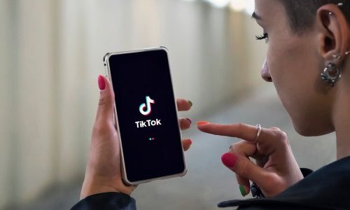 EUA denuncia TikTok por violar privacidade de menores