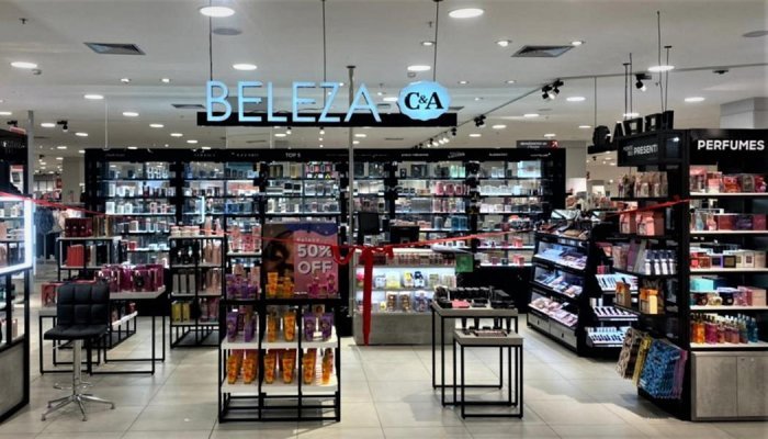Mais de 30% das lojas C&A já têm espaços exclusivos de venda de cosméticos