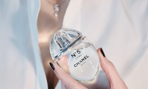 Chanel redesenha o frasco do N°5 L'Eau e lança edição limitada