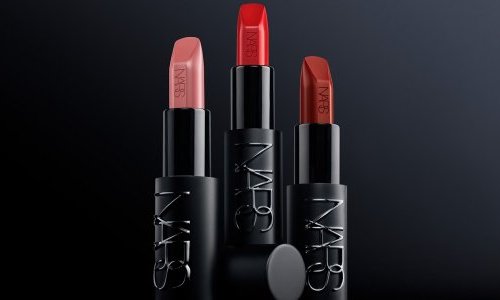 Nars apresenta nova coleção de batons em campanha com embaixadoras icônicas