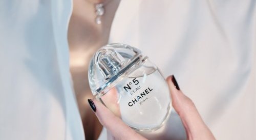 Chanel redesenha o frasco do N°5 L'Eau e lança edição limitada