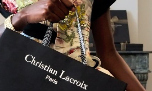 Grupo espanhol Sociedad Textil Lonia compra marca francesa Christian Lacroix